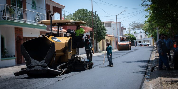 Reencarpetan calles del sector Terranova y mantienen trabajos de bacheo en Villa Bonita