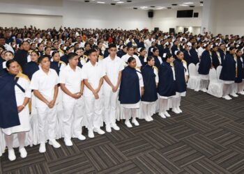 Entregados a esa noble carrera, se lleva a cabo la ceremonia de graduación de la Generación 2020-2024 de la Escuela Superior de Enfermería Mazatlán
