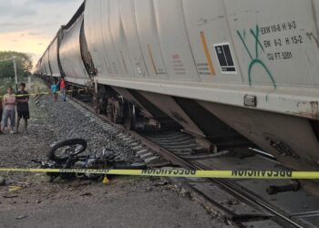 Muere motociclista al ser arrollado por el Tren en Quilá