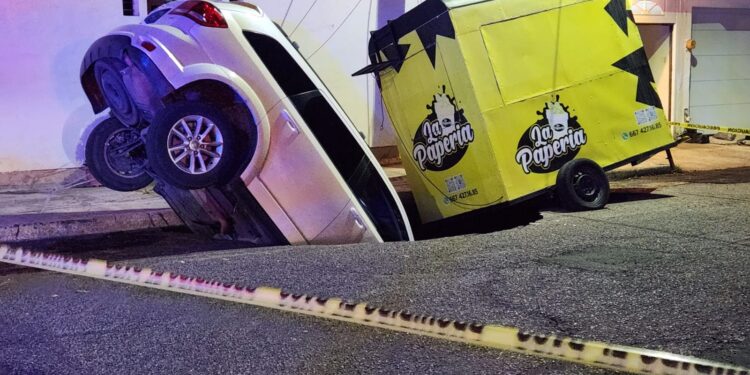 Aparece un socavon en la colonia Las Quintas