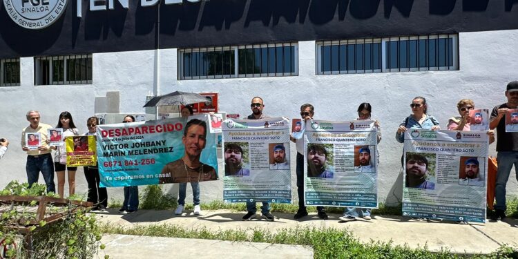 ¡Los queremos de regreso! Familiares con hijos desparecidos protestan en Fiscalía Especializa en Desaparición de Personas
