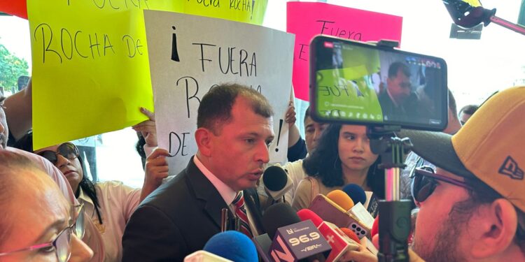 Robespierre Lizárraga acusa a Rocha Moya de auspiciar grupos para desestabilizar a la UAS