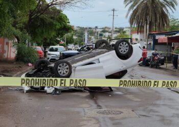 Muere adulto mayor atropellado por un automóvil conducido por una mujer