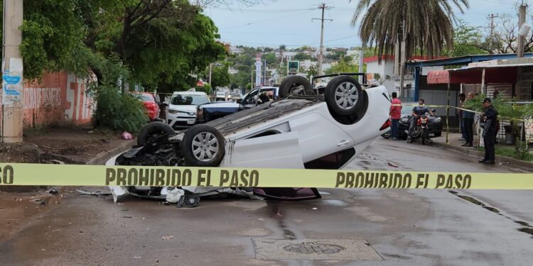 Muere adulto mayor atropellado por un automóvil conducido por una mujer