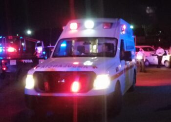 Atropellan a una anciana y huyen en la Pemex