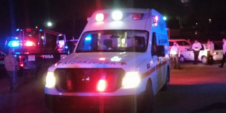 Atropellan a una anciana y huyen en la Pemex