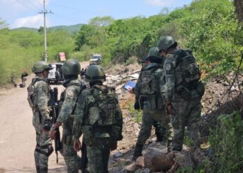 Hallan a un desconocido ejecutado a balazos entre El Barrio y Las 7 Gotas