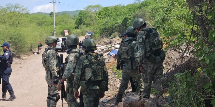 Hallan a un desconocido ejecutado a balazos entre El Barrio y Las 7 Gotas