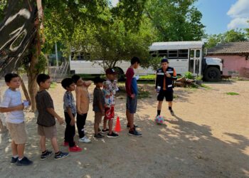 Jóvenes de Culiacán mejoran parque y realizan actividades de verano en la comunidad de El Pozo