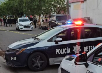 Muere menor de edad al estrellar la moto que conducía contra un automóvil