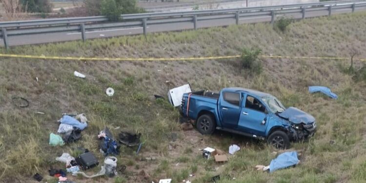 Muere una familia en volcadura sobre la Maxipista Culiacán-Mazatlán
