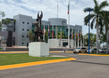 Habrá “Grupos A” para jóvenes que no lograron ingresar a la UAS: Robespierre Lizárraga