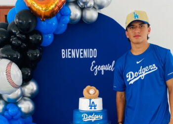Celebran a Ezequiel Rivera con alberquiza y pastel de los Dodgers