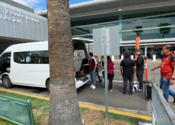 Usuarios se quedan varados en Aeropuerto de Culiacán ante falla de Microsoft