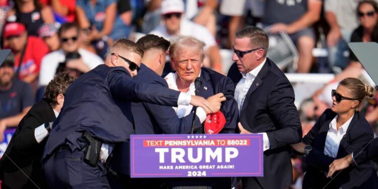Trump, es evacuado de un mitin por el servicio secreto tras un aparente atentado
