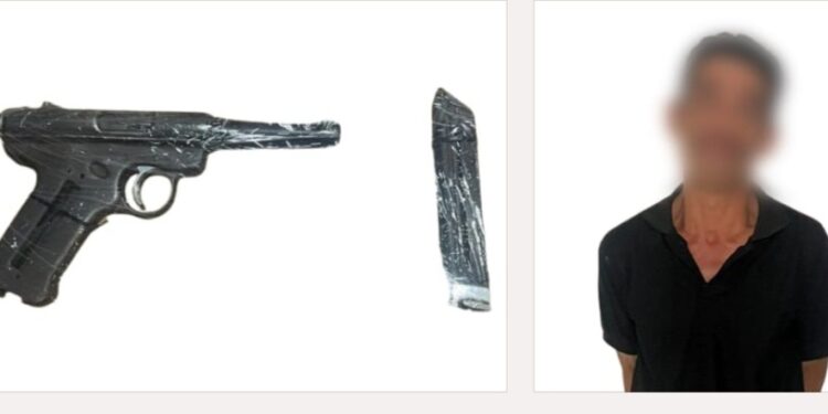 Policías estatales aseguran a un civil con arma de fuego tras reporte de violencia familiar