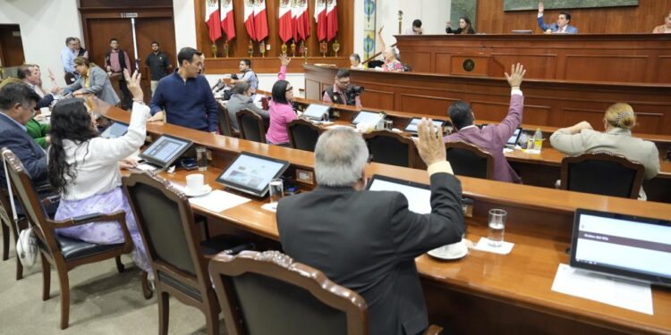 Congreso notifica a Robespierre Lizárraga sobre desistimiento de revisión de amparo; lo invita a presentar  iniciativa de Reforma a la Ley Orgánica de la UAS