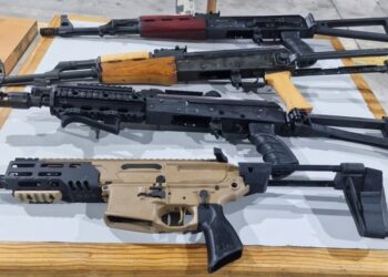 Guardia Nacional y ANAM detienen a pareja de extranjeros que pretendían ingresar a México con 4 armas largas en Tamaulipas