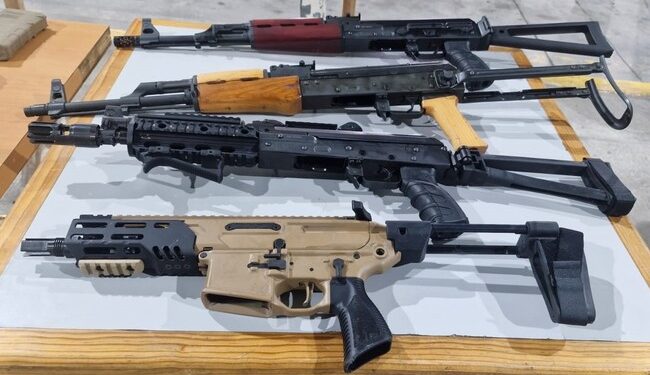 Guardia Nacional y ANAM detienen a pareja de extranjeros que pretendían ingresar a México con 4 armas largas en Tamaulipas