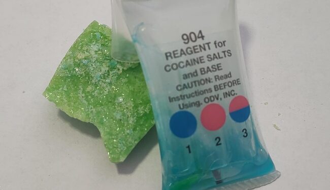 Guardia Nacional asegura posible cocaína en pasta, oculta en el doble fondo de una mesa en Culiacán 