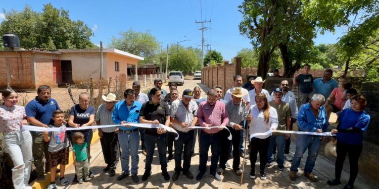 “Hemos dedicado el dinero para hacerle obra a los pueblos”: José Paz López inaugura pavimentación en La Amapa