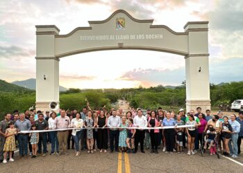 ¡Compromiso cumplido! Alcalde de Badiraguato inaugura el arco de bienvenida de la comunidad Del Llano de los Rochín