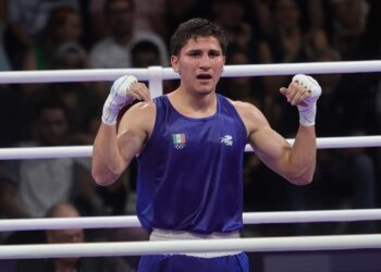 El boxeador universitario Marco Verde asegura medalla olímpica en París 2024 tras clasificar a semifinales