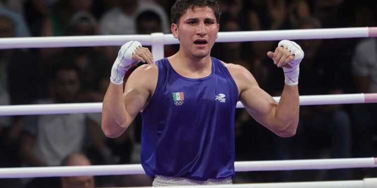 El boxeador universitario Marco Verde asegura medalla olímpica en París 2024 tras clasificar a semifinales