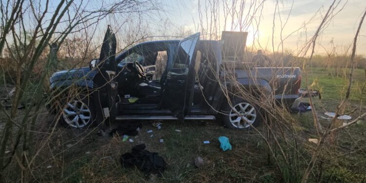 Hallan camioneta, equipo tactico y una motocicleta tras denuncia en redes sociales