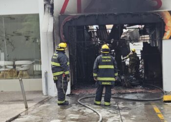Arde pitzzeria en Las Quintas