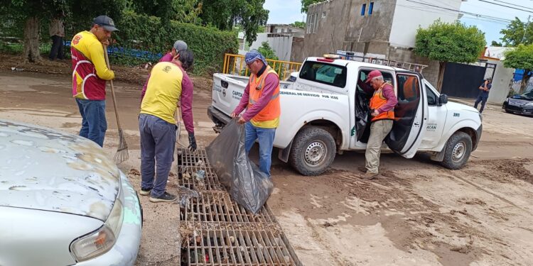 Ayuntamiento realiza labores de limpieza tras lluvias de este martes