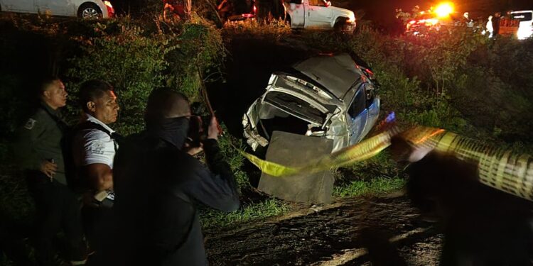 Muere vecino de Badiraguato al volcarse el auto que conducia en Sanalona