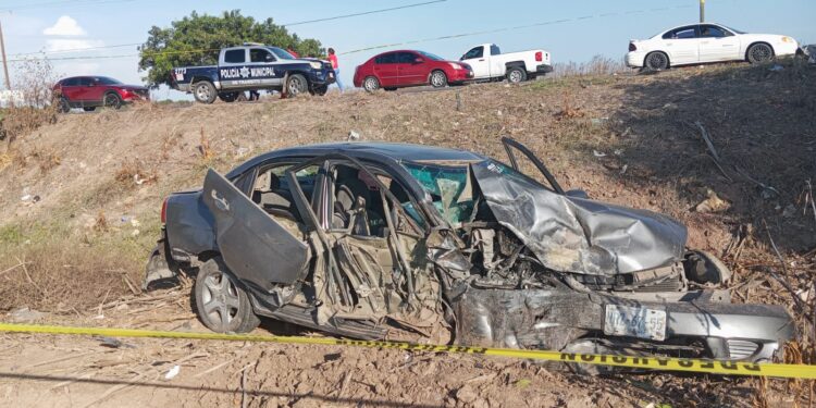 Cinco heridos y una mujer fallecida en choque en la Navolato-Altata