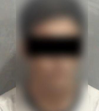 Municipales aseguran a un hombre con orden de aprehensión por robo a comercio cometido con arma