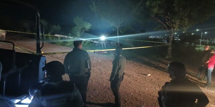 Localizan a un “encobijado” a un costado de “La Costerita”