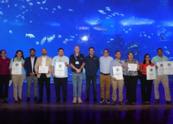 Entrega SECTUR constancias de RNT, Distintivos H y certifica a buzos del Gran Acuario Mazatlán