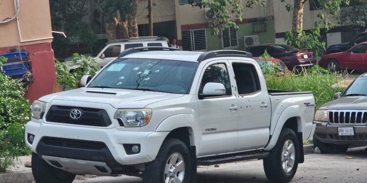 Atacan a balazos “de carro a carro” a un hombre en Cañadas