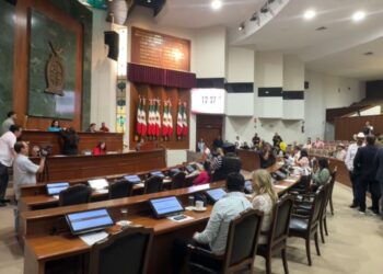 Poder Legislativo aprueba renuncia de Sara Bruna Quiñónez a la FGE