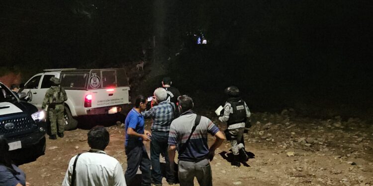 Localizan a dos hombres asesinados y sepultados bajo piedras en un arroyo en Montesierra