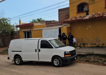 Aseguran camioneta blindada con aditamento para armas antiaéreas en cateos de Los Huizaches
