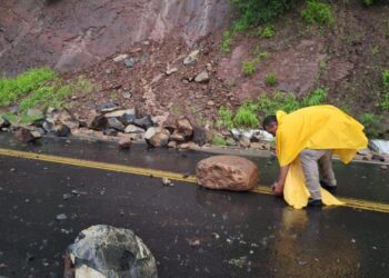 Gobierno del Estado y Ayuntamiento de Badiraguato trabajan juntos tras las afectaciones por intensa lluvia