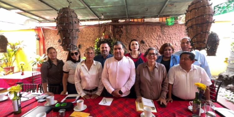 ¡Que no haya dedazos! Abogados se manifiestan en contra de que Dámaso Castro o Claudia Sánchez Kondo quede al frente de la FGE