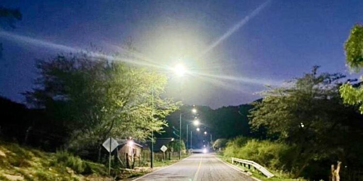¡Más de 7 mil luminarias se han instalado en Badiraguato! Alcalde inaugura alumbrado público en Tameapa