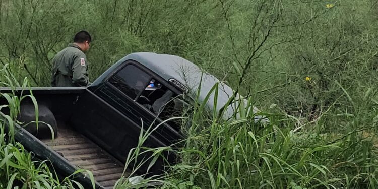 Policías le disparan a tripulantes de una camioneta que no se detuvo al sur de Culiacán 