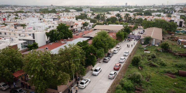 Juan de Dios Gámez entrega otras tres calles pavimentadas