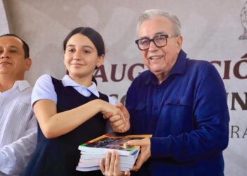 La educación es para formar ciudadanos y ciudadanas de bien: Rocha Moya