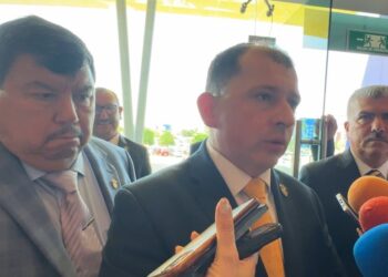 “Que se tranquilicen, que hagan sus maletas y esperen la próxima legislatura”: Robespierre Lizárraga a Congreso ante consulta a la Reforma a la Ley Orgánica