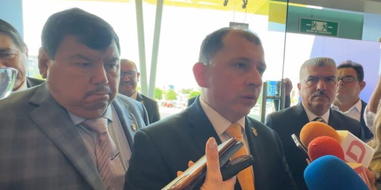 “Que se tranquilicen, que hagan sus maletas y esperen la próxima legislatura”: Robespierre Lizárraga a Congreso ante consulta a la Reforma a la Ley Orgánica