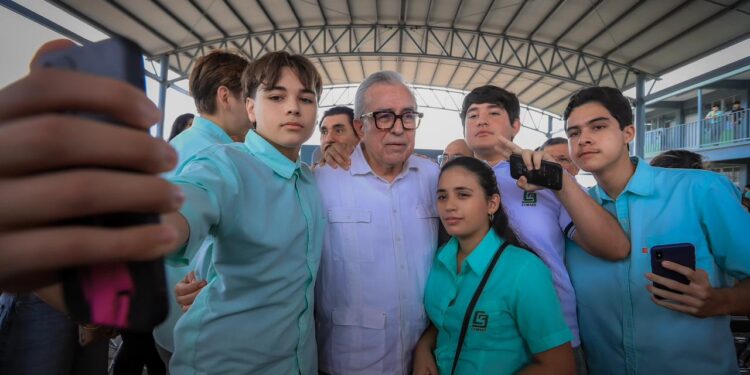 La educación es una herramienta para cambiar al mundo: Rocha Moya