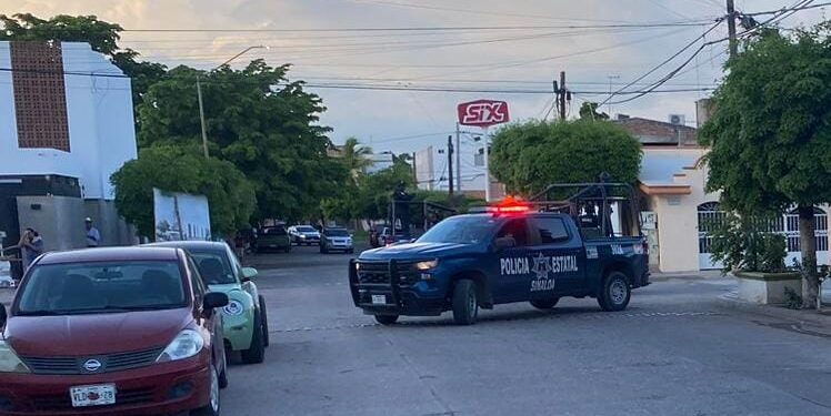 Sujetos armados intimidan a agentes de la PEP, quienes los dejan ir
